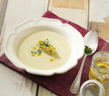 2013-02-petersilienwurzelsuppe-mit-linsen-pesto